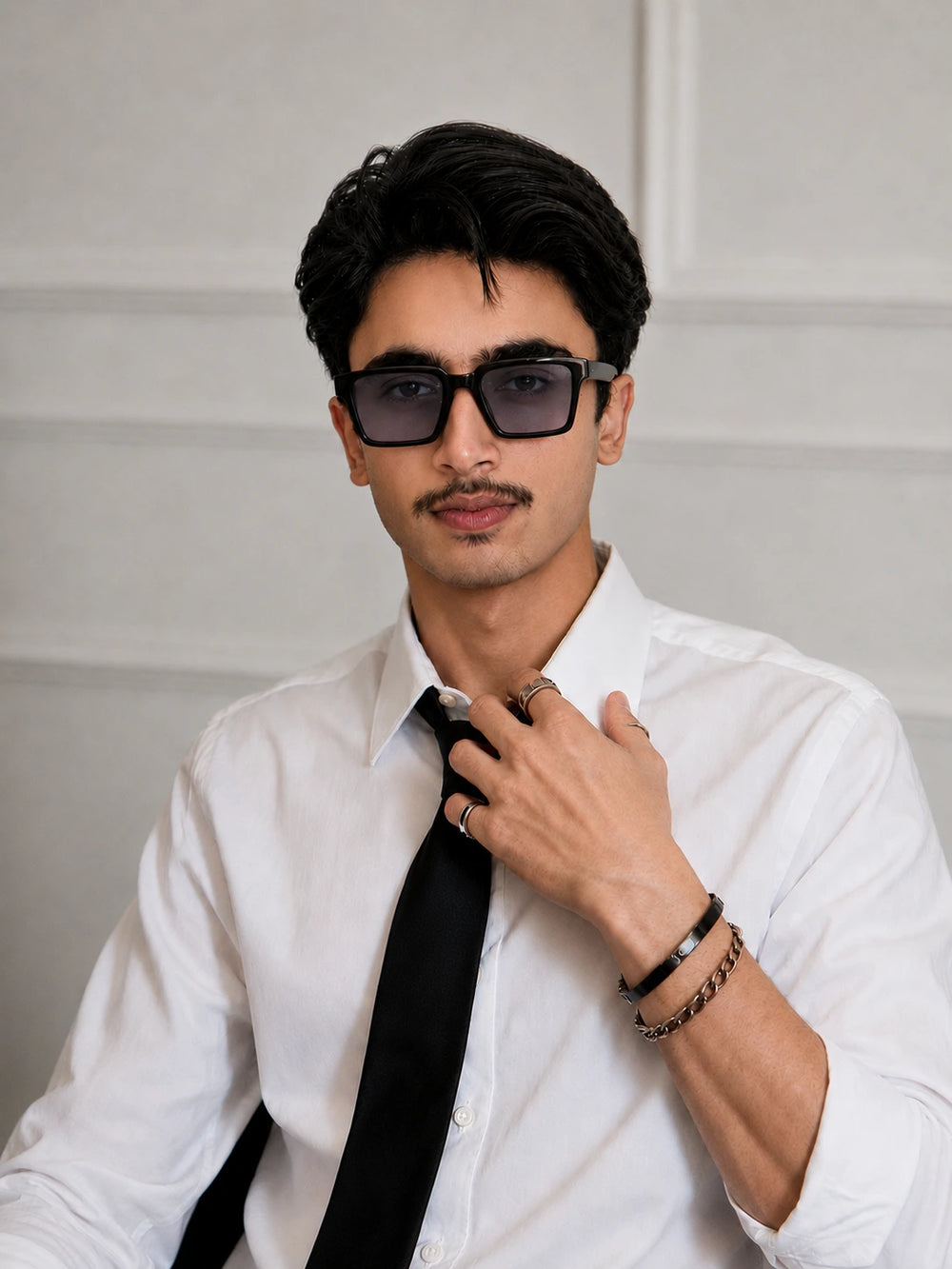 Model wearing ordinary glasses for Solar Cheetah eyewear comparison